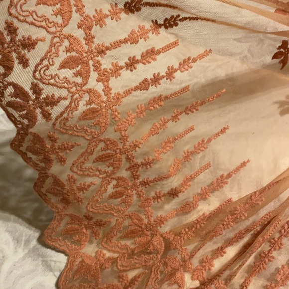 Lace duster - Picture 2 of 3